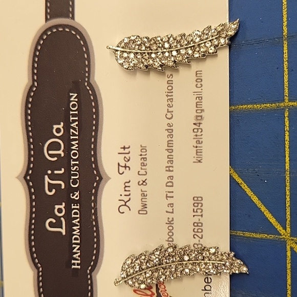 Leaf Feather Rhinestone Silver Tone Earrings - Picture 1 of 2